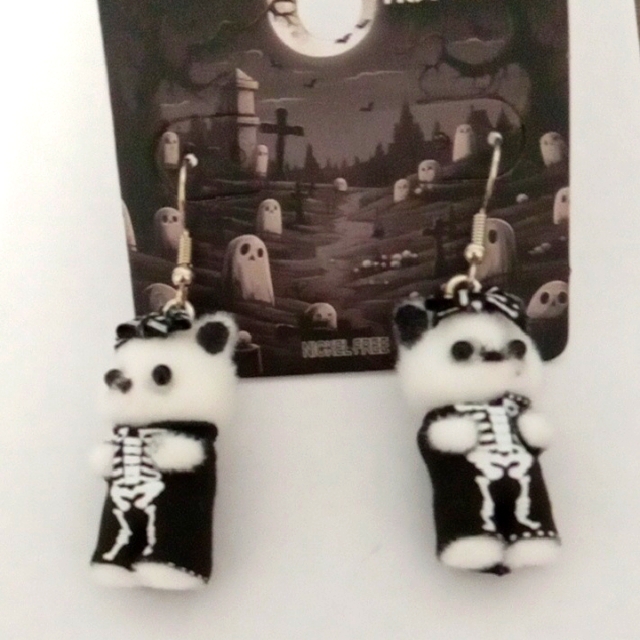 Hot Topic Skeleton Bear Earrings 9$